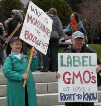 CP_2012-04-12_VPIRG_GMO_Rally_OnRamp_Pic